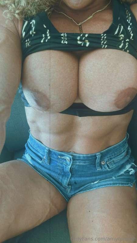 Shoot every drop on my titties Papi 💦💦💦