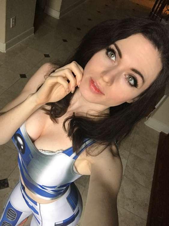 Sexy R2D2 says