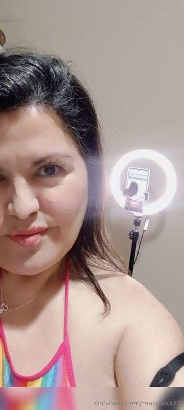 Live again, loves! Come and bring your cock and money 😜