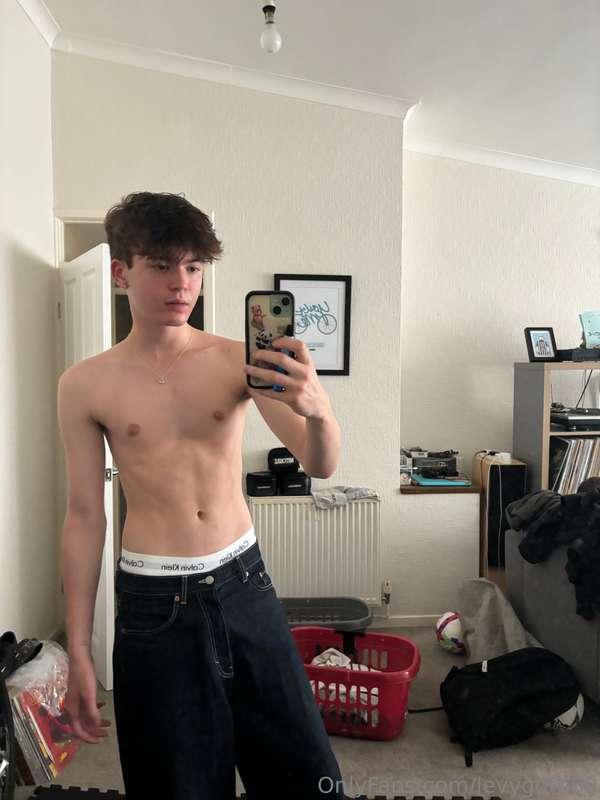 levygoth69 image #0