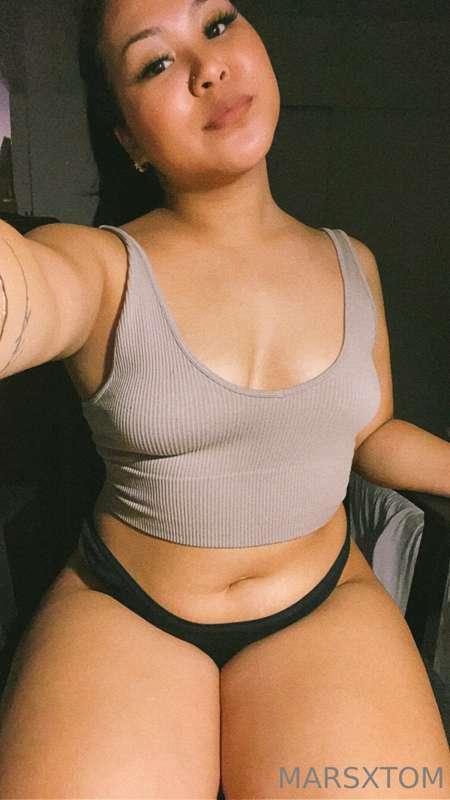 squeeze my thighs while you fuck me 👅