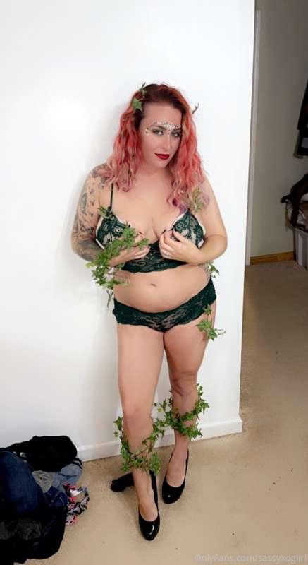 Poison ivy🍃🪦☠️ Don’t miss cosplay porn tmrw on my VIP😉 onlyf..