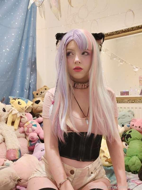 I need new toys and outfits for only fans content a lot of m..