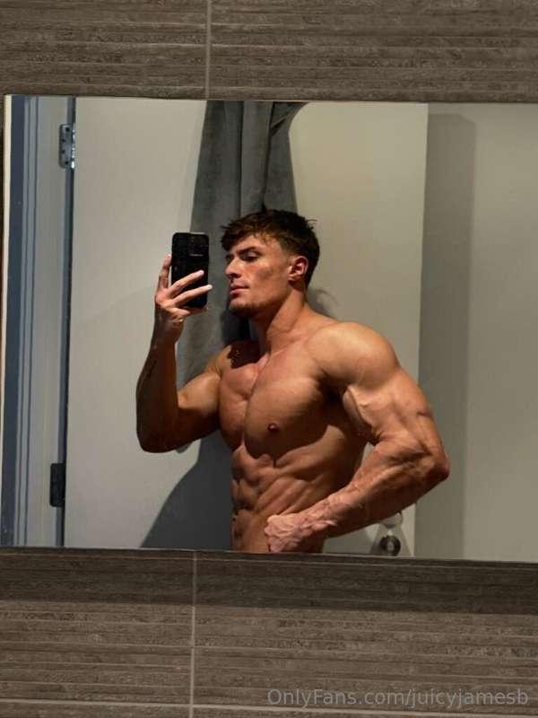 Fresh out the shower 😈