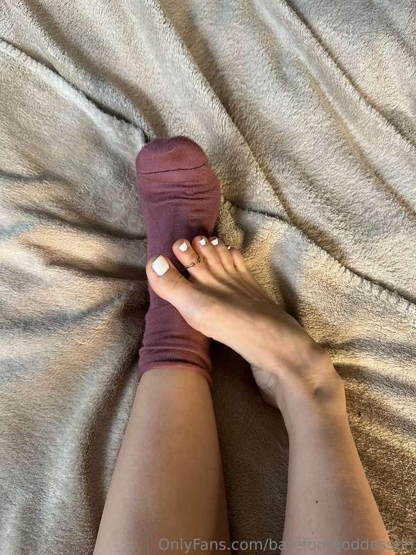 Socks/no socks .. doesn’t matter .. you should still worship..