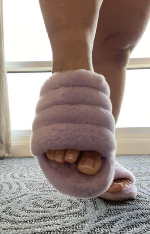 Toes 👅 Check Private Messages