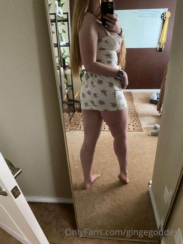 Do you like my dress?😋