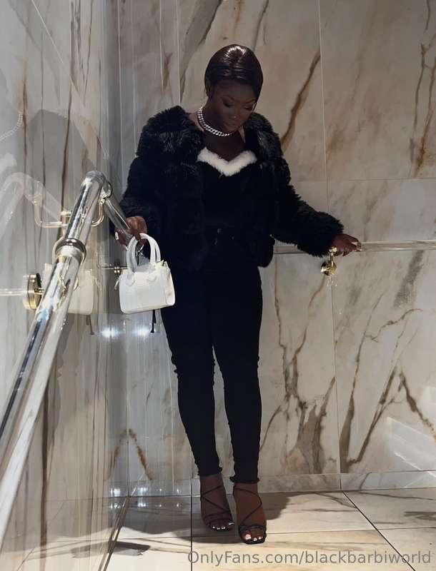 Classy slut 👅