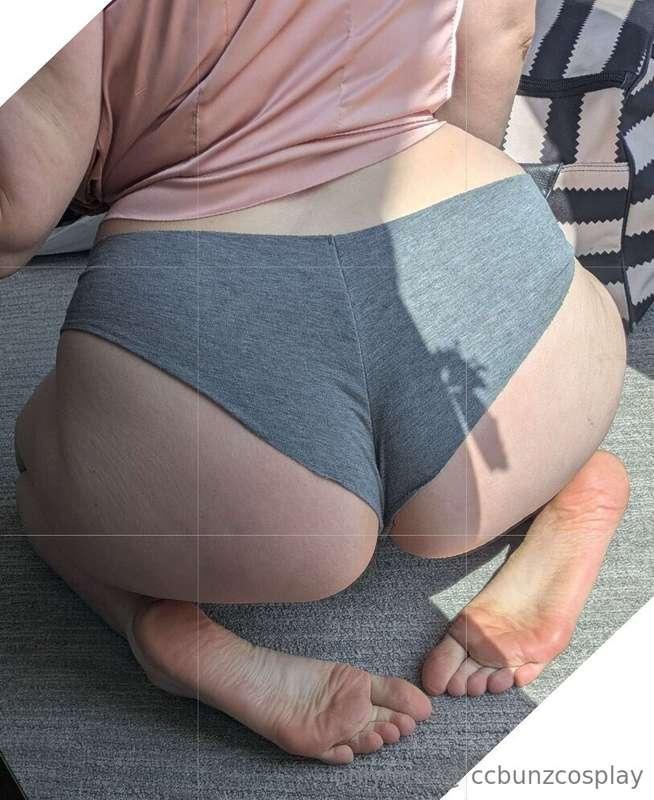 weird cropping angle sorry, but i forgot how much my ass eat..