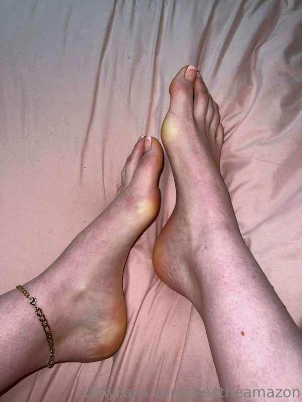 Who wants to help pay for my new pedicure?😋 every donation g..