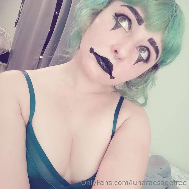 Would you fuck this clowns frown upside down? 🥴