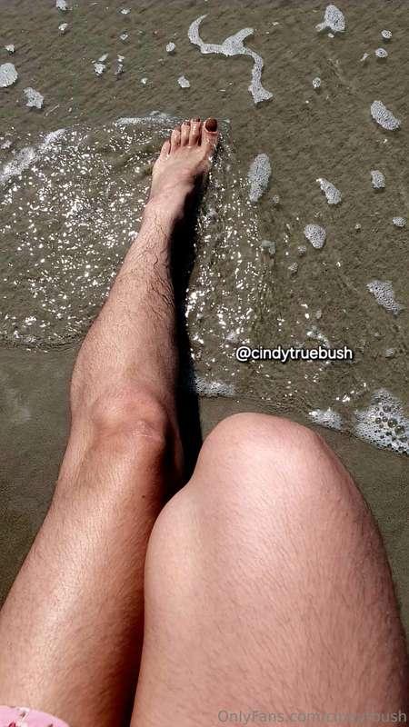 Super hairy legs out 🥰Recharging my energy,having some tough..