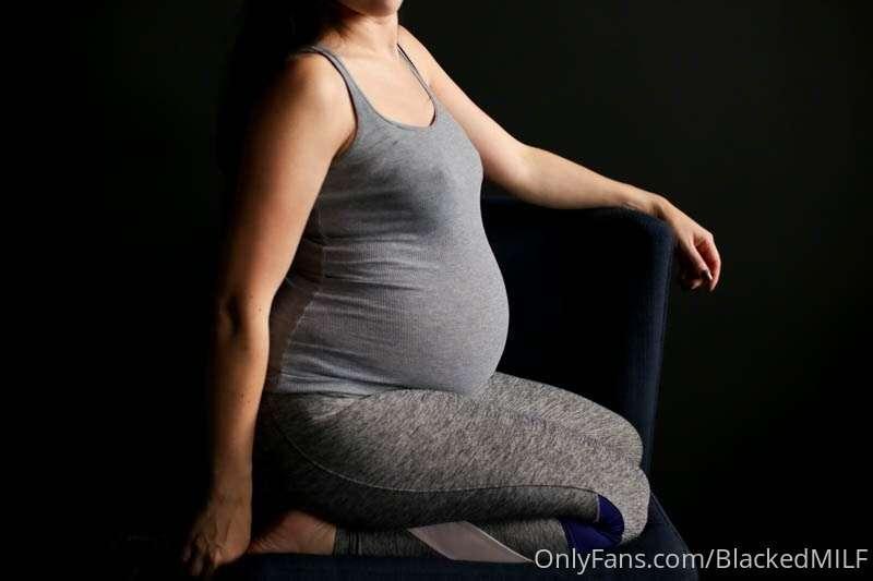 Thought no makeup and grey yoga pants would be totally unatt..