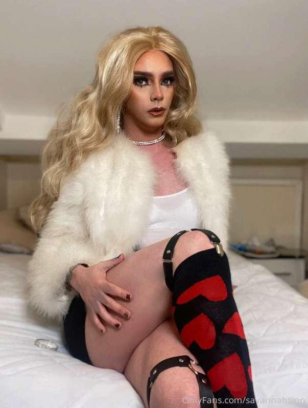 i wanna be urs daddy 🥵 hit me in my messages <3