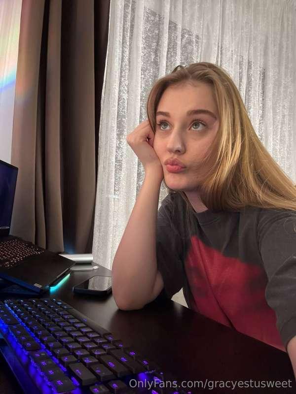 When you’re supposed to be gaming but your brain went offlin..