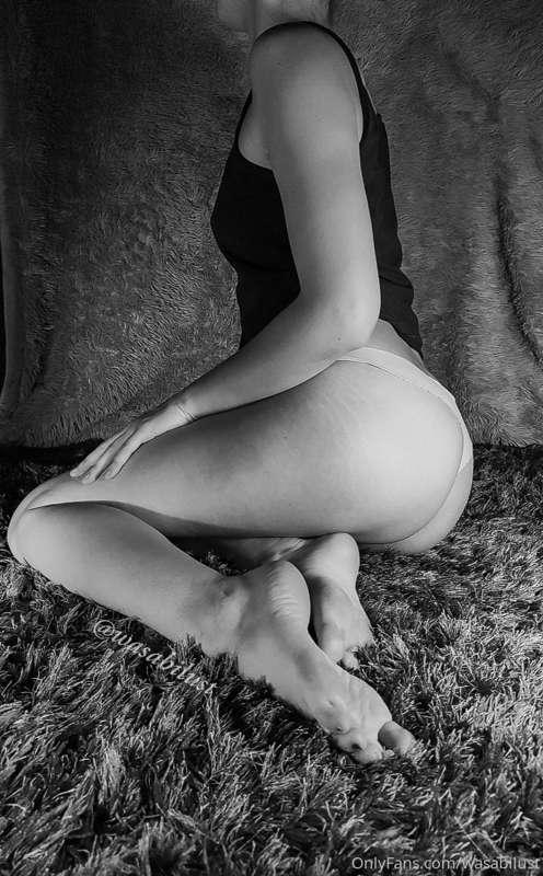 Hi there 😘 hope you have/had a great day 💓 
Here's some feet..