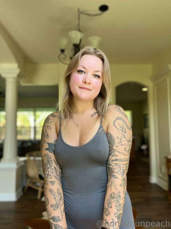I post nudes over on @honeybunpeach 🤪