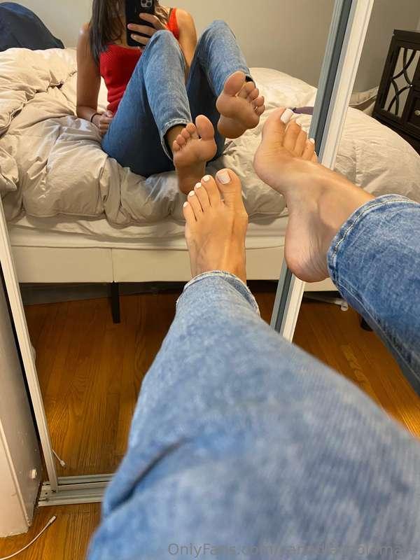 Suck my toes before bed 