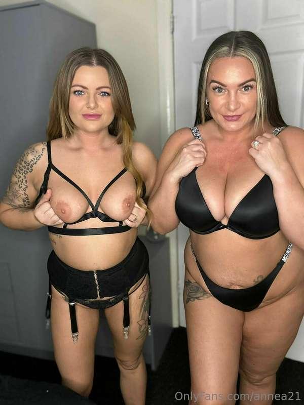 Do we look good in black? 😈🖤