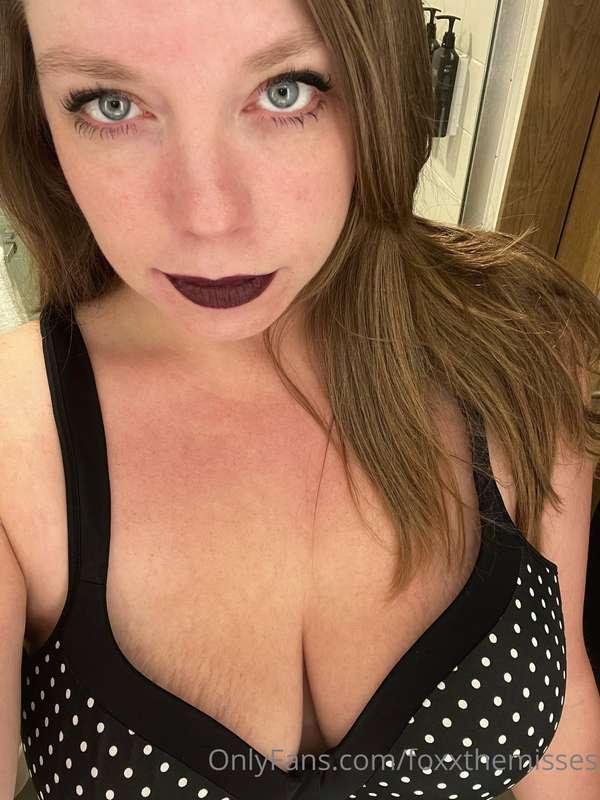 Can’t lie, I love hotel mirror lights a little too much. Not..