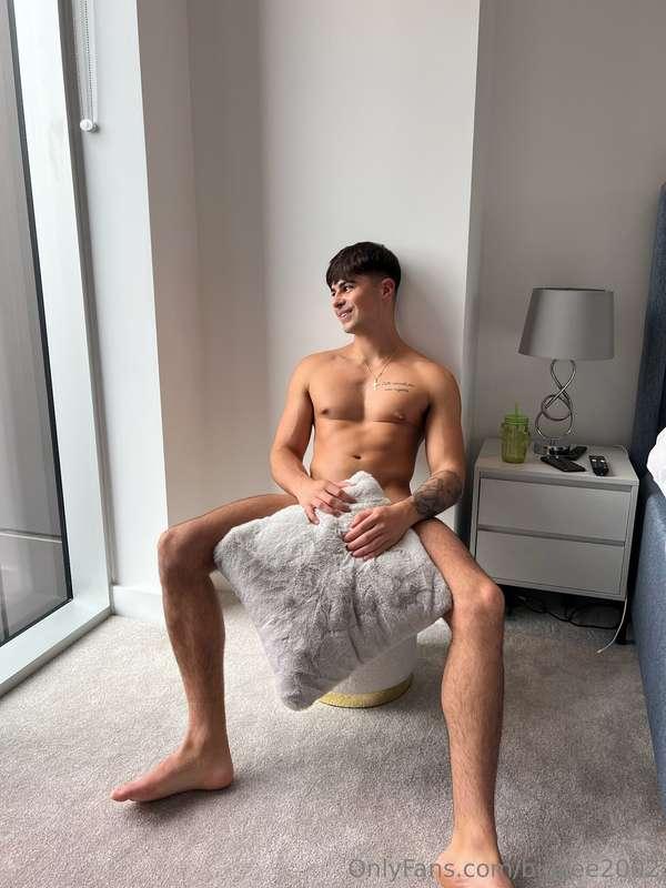 Come see whats underneath 😈