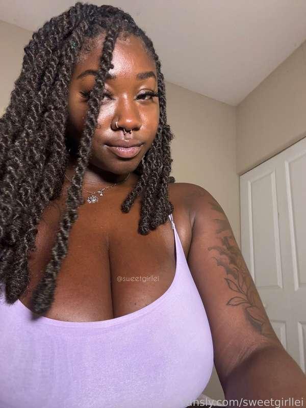 Wishing I had someone to send my selfies to 🥹

#ebony #blackgirls #locs #chetatv