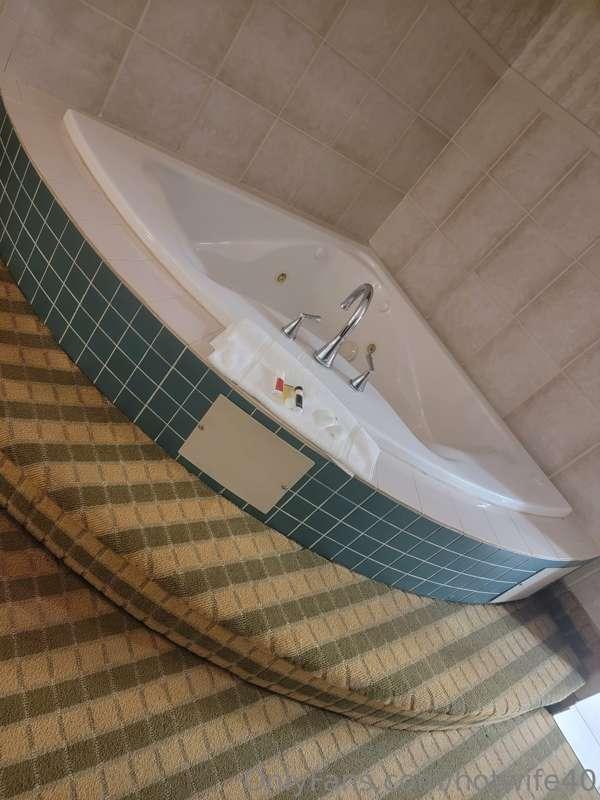 Who want to cum join me in this bad boy.