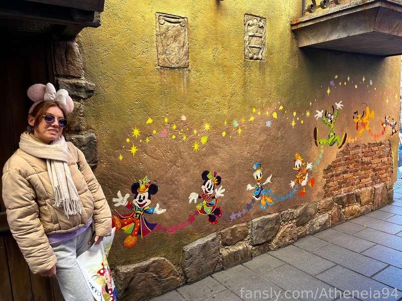 I had wonderful time at Disneysea Tokyo, it was a different park from a typical Disney, more focused on other franchises like the little mermaid and aladdin, i really love it 🥰 cause I love Ariel

#fyp #sfw #japan #disney #latina #mexicana #skinny #teen #travel
