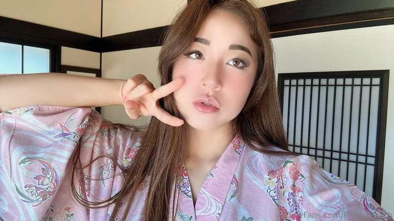 Don't be afraid, come in for a little smooch 🤭 I'm sure that..