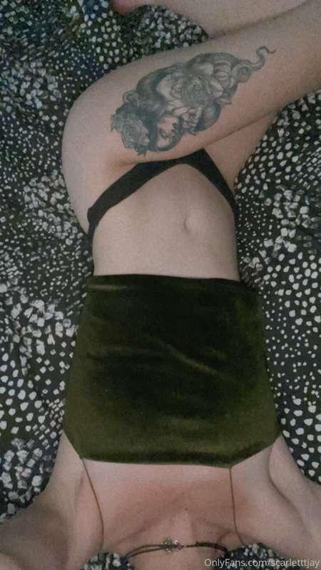 Video chat anyone? Dm for details how we can get frisky toge..