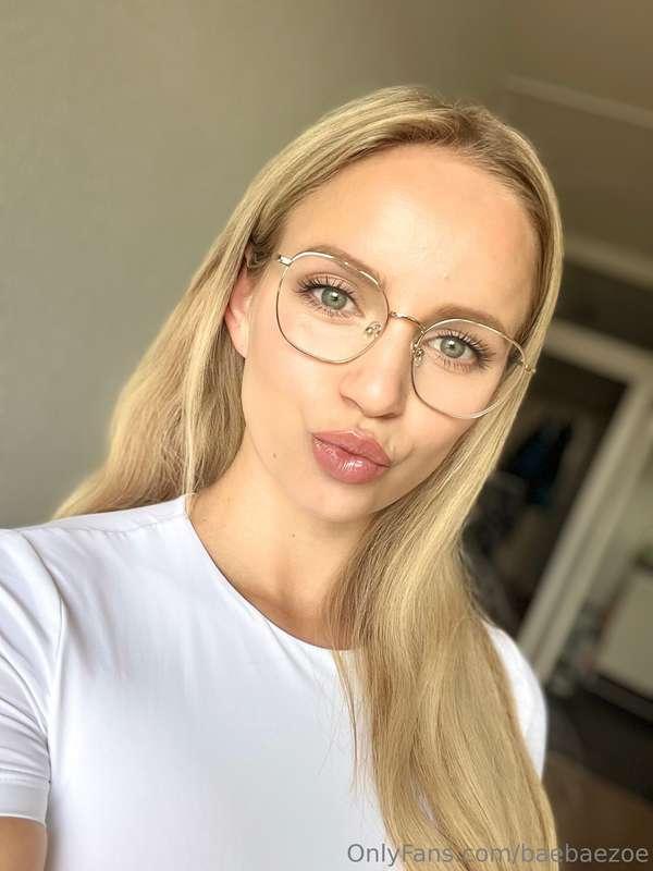 🤓🤓 glasses: yah or nah?