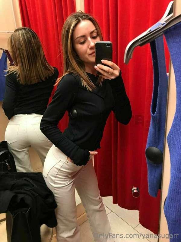 Today I'm changing in a locker room with no door 😜 Think tha..