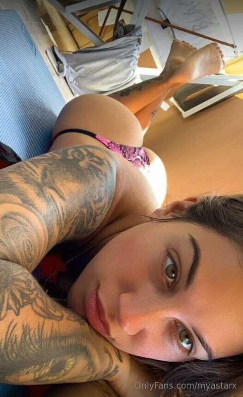 I'm feeling so naughty right now, I want to spread my legs....