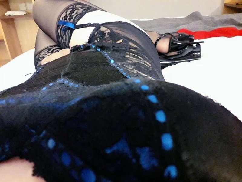More from this lingerie set. 🖤💙