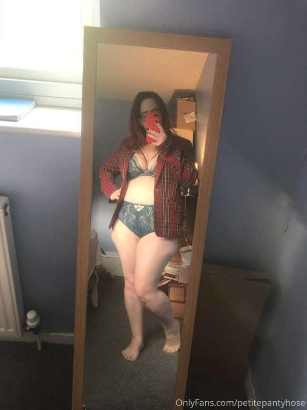 Wanna see the other side? 😜 https://onlyfans.com/petitepanty..
