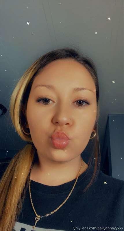 Message me. Let’s connect. 💋💋😘😘
