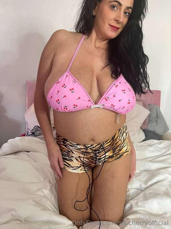 Like this post if I'm hotter than your girlfriend 🥵🥵Shhhh I ..
