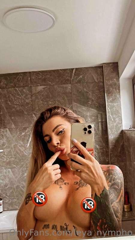 Many people say that my tattoos on my body complement me 😏 C..