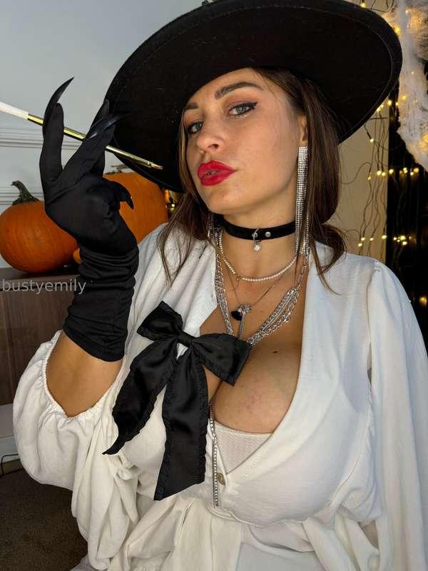bustyemily image #4