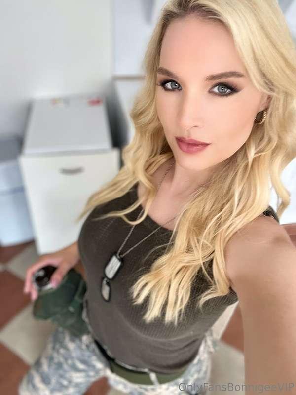 Yesterday I was an Army girl! Do you like?? 😜