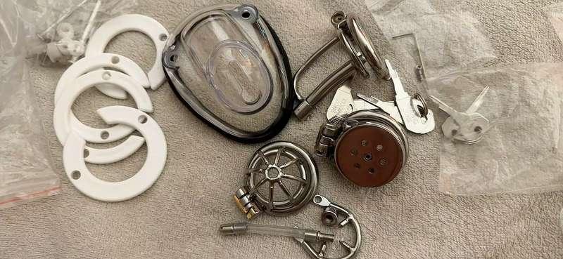 I bought a lot of props,
Including hat, background bracket a..