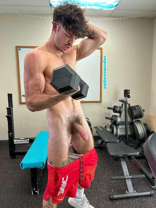 suck me while i curl bro 💪🏼 (my bad I forgot to add this int..