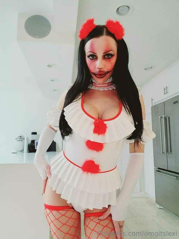 Which Halloween Costume is your favorite???? 🎃