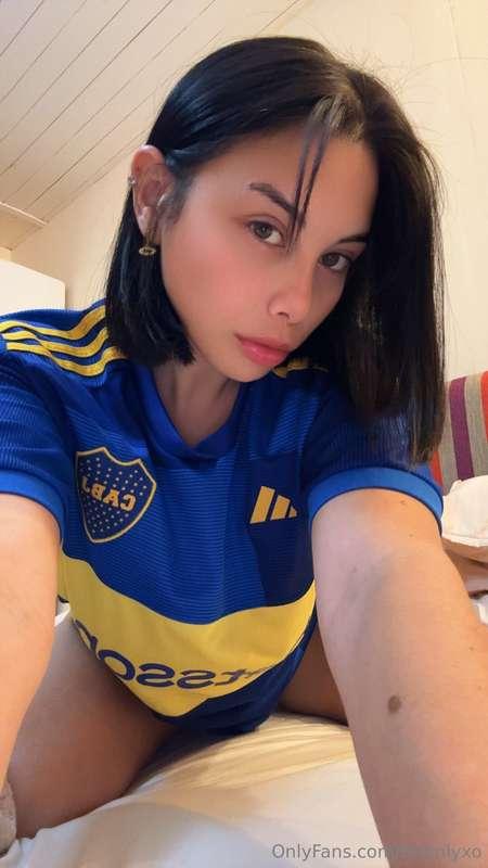 How do you feel about pretty girls in jerseys, baby?? 😏💋⚽️