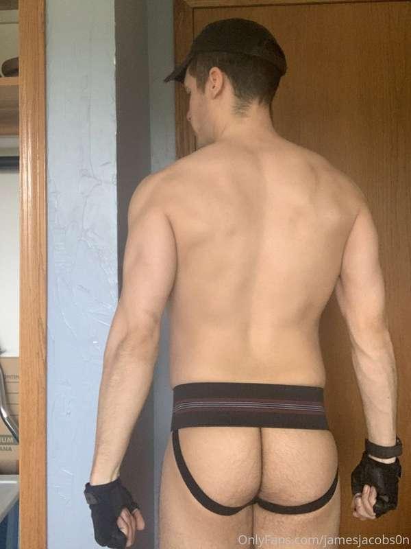 😈
