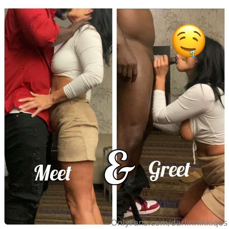 This is the proper m**t & greet for a king.

I know my place..