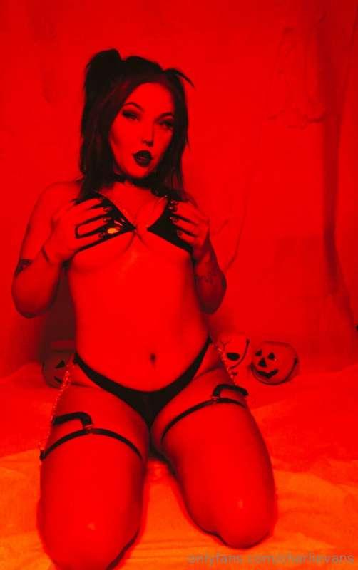 who’s ready for 𝐖𝐇𝐎𝐑𝐄-𝐋𝐎𝐖𝐄𝐄𝐍? 💀