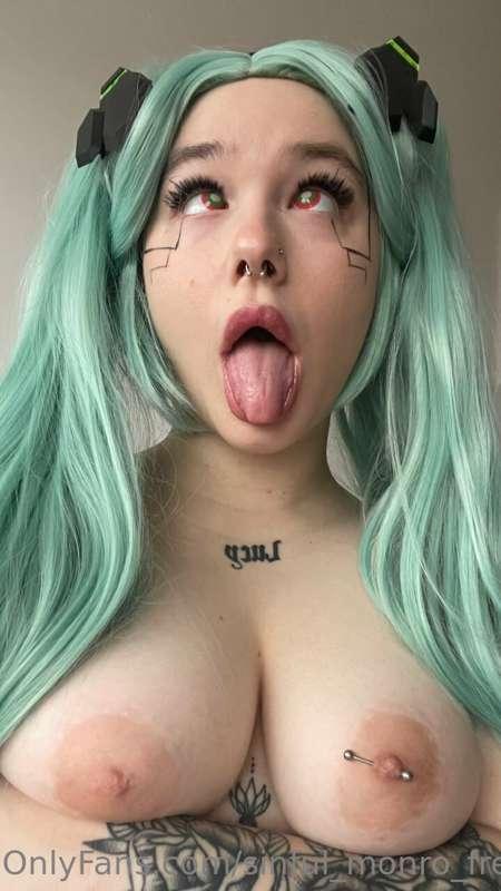 @cosplayfoxyuzumaki

Her face is ready to be covered in dadd..
