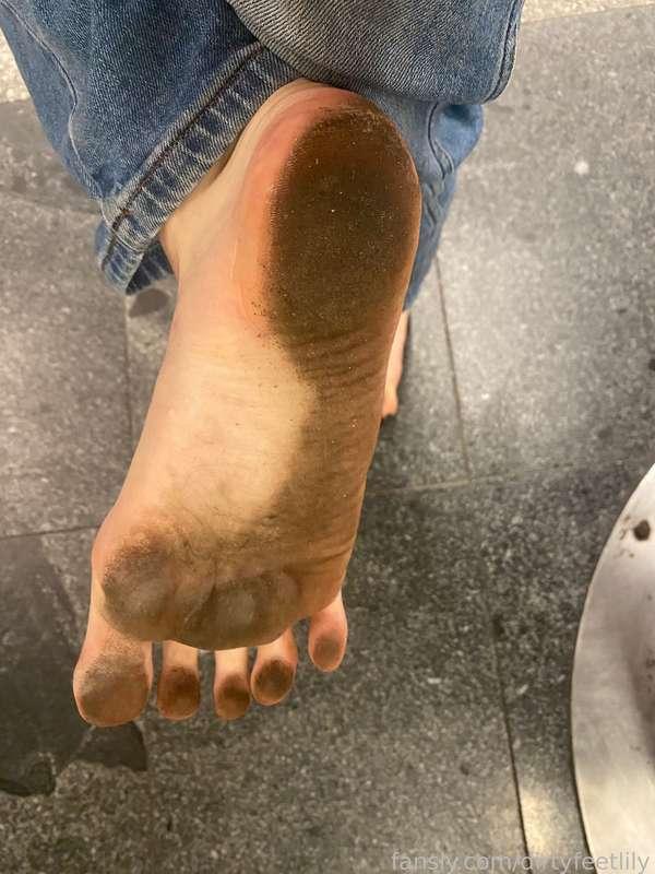 dirtyfeetlily image #1