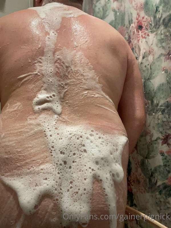 Took a nice shower and trimmed the fatpad. Hope you guys lik..